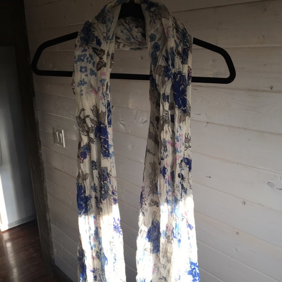 4/$30 Floral blanket scarf - Picture 1 of 2